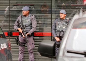 Mulher reage a agressões e esfaqueia companheiro durante caso de violência doméstica