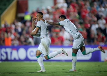 Zagueiro mantém 100% de minutagem no ano e volta a marcar gol pelo Guarani