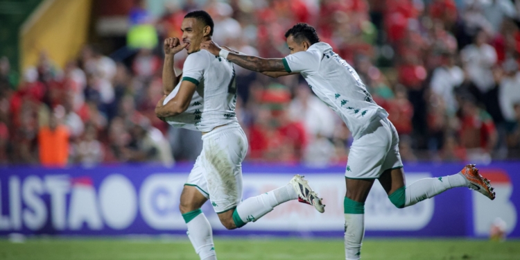 Zagueiro mantém 100% de minutagem no ano e volta a marcar gol pelo Guarani