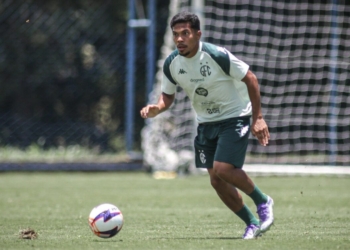 Guarani pode ter estreia na lateral direita contra o Barra, sábado