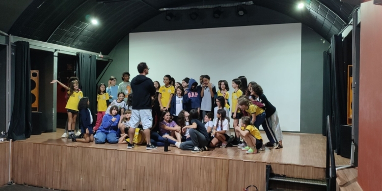 Canarinhos da Terra apresenta ‘Show de Talentos 2026’ organizado pelos alunos