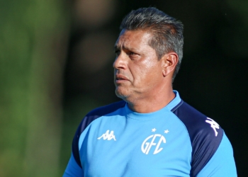 Guarani joga pela reabilitação contra o Barra, neste sábado, em SC