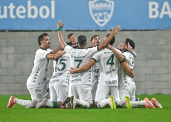 Guarani vence o Barra por 2 a 0 em SC e assume a liderança provisória