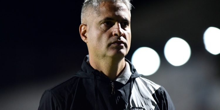 Rodrigo Santana pede demissão e Ponte Peta busca substituto