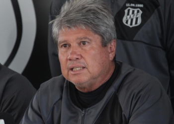 Edson Boaro comanda os treinos da Ponte, enquanto direção busca novo técnico