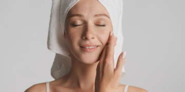 Skinimalismo 2.0: a tendência que está redefinindo a rotina de beleza – por Daniela Nucci