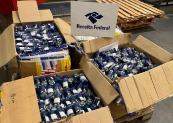 Receita intercepta em Viracopos 120 kg de substâncias controladas em carga destinada a Portugal