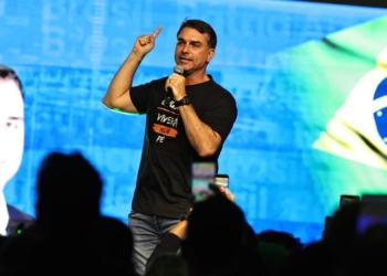Flávio confirma encontro com Vorcaro após banqueiro ter sido preso