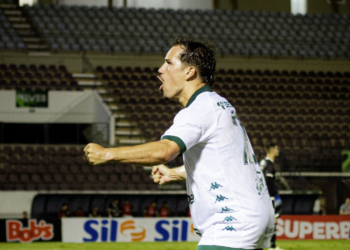 De reserva a titular, Cachoeira vira o principal garçom do Guarani na temporada