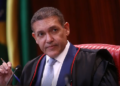 Nunes Marques toma posse na presidência do TSE e vai comandar eleições