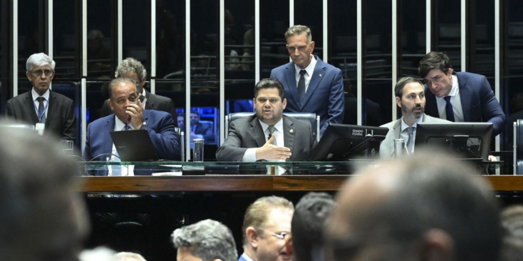 Dosimetria: Alcolumbre promulga lei que beneficia condenados pelo 8/1