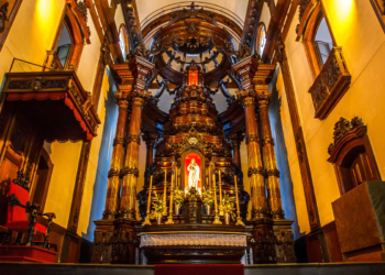 Vitoriano dos Anjos: os entalhes divinos do artista baiano que deixou sua marca na Catedral
