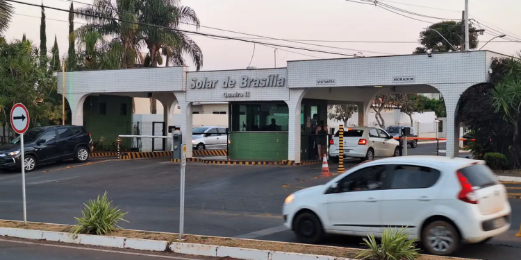 Moraes decide se Bolsonaro continuará em prisão domiciliar