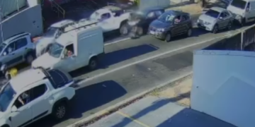 Carro em alta velocidade provoca engavetamento com cinco veículos na Abolição