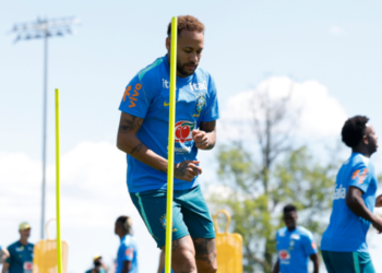Mau tempo atrasa voo do Brasil para Miami, sede do jogo com a Escócia
