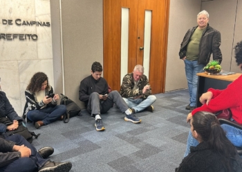Vereadoras de oposição e servidores da GM ocupam antessala de Gabinete do prefeito Dário e cobram diálogo