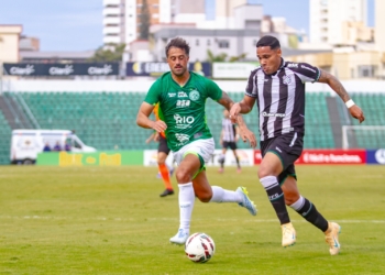 No sufoco, Guarani empata com o Figueirense por 1 a 1 em Florianópolis