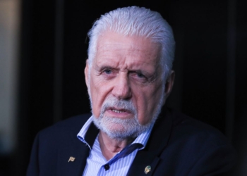 Jaques Wagner anuncia saída da liderança do governo no Senado