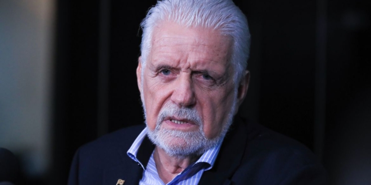 Jaques Wagner anuncia saída da liderança do governo no Senado