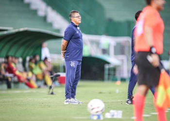 Élio começa a encontrar a cara do Guarani; treinador explica mudanças