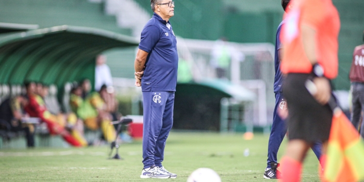 Élio começa a encontrar a cara do Guarani; treinador explica mudanças