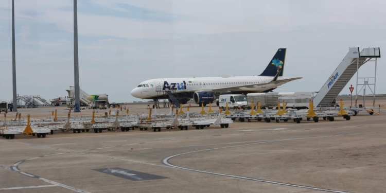 Tripulante passa mal durante voo da Azul para Campinas e recebe atendimento a bordo