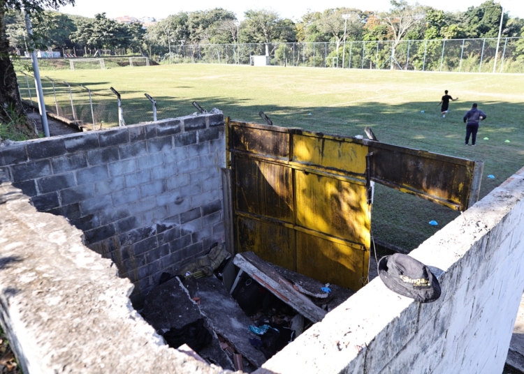 Laje desaba durante jogo de futebol amador e deixa oito feridos em Campinas