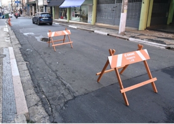 Reparo em galeria na Barão de Jaguara é concluído; interdição no trânsito segue até esta quinta