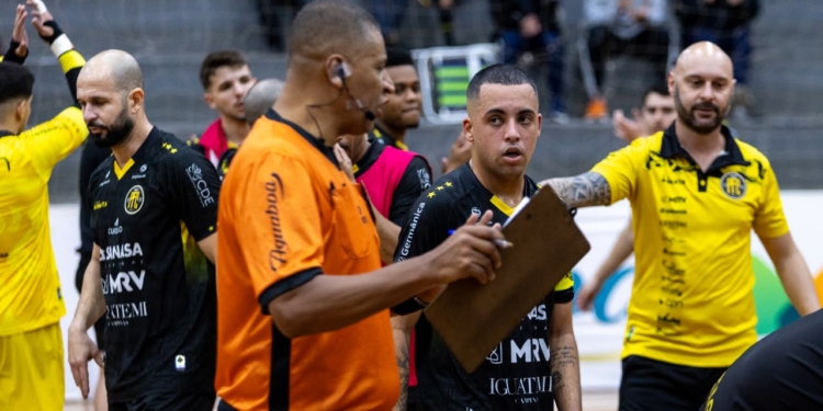 Chuva forte suspende jogo do Pulo no Rogê Ferreira