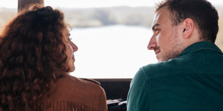 Artigo – Silêncio nos relacionamentos: quando o que não é dito pesa mais – por Elaine Ribeiro