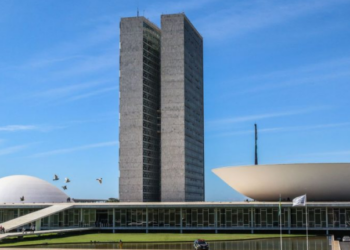 Artigo – Penas revistas – por Adilson Roberto Gonçalves