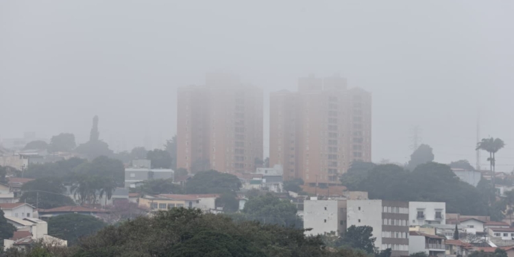 Sexta-feira amanhece com densa neblina nas cidades da região