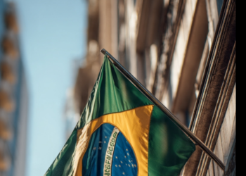 Posso pendurar bandeira na sacada? – por Renato Ferraz Sampaio Savy