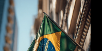 Posso pendurar bandeira na sacada? – por Renato Ferraz Sampaio Savy