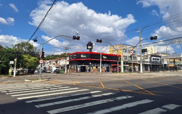 Fiscalização remota registra mais de 600 infrações em um mês na avenida João Jorge