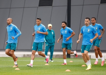 Brasil enfrenta Escócia em busca da liderança do grupo C