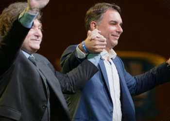 Flávio Bolsonaro reúne a direita brasileira para oficializar candidatura à presidência