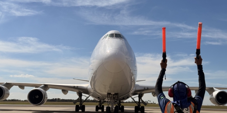 Viracopos recebe 6 aeronaves com 522 toneladas de equipamentos do cantor Harry Styles
