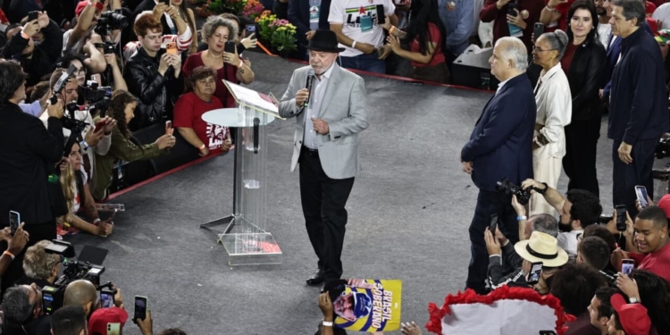 Lula defende soberania em Campinas: ‘Quem decide o destino deste país são 157 milhões de eleitores’