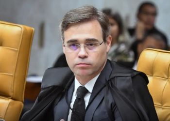 Mendonça autoriza PF a investigar repasses para filme sobre Bolsonaro
