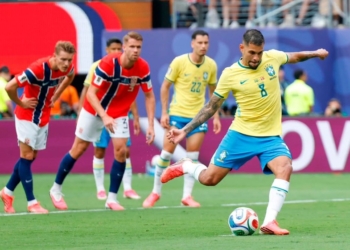 Gigante Haaland marca 2 e Noruega elimina o Brasil da Copa