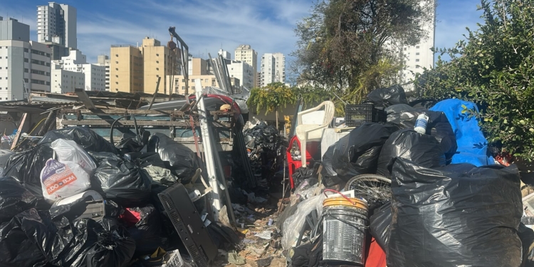 Prefeitura de Campinas fecha depósito clandestino de reciclagem no Cambuí; multa é de R$ 25 mil