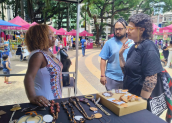 Feira no sábado fortalece empreendedorismo de mulheres negras em Campinas