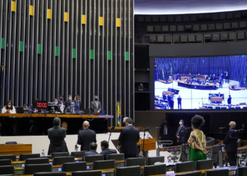 Dino intima partidos a explicar controle de emendas parlamentares
