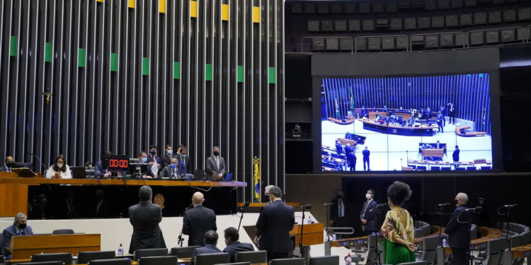 Dino intima partidos a explicar controle de emendas parlamentares