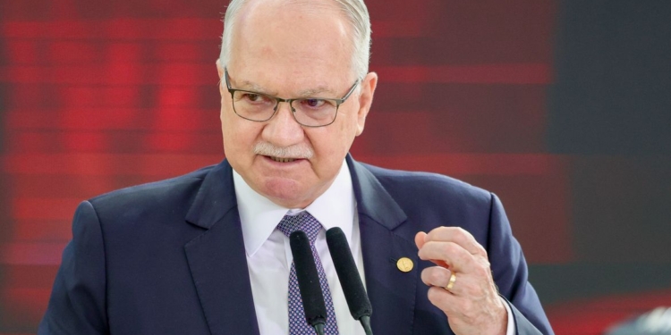 Fachin repudia fala de Milei contra Moraes e reafirma autonomia do STF
