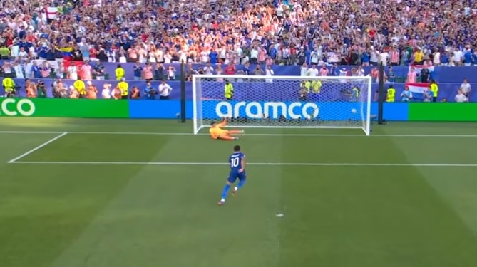Mbappé marca de pênalti, elimina o Paraguai e leva a França às quartas