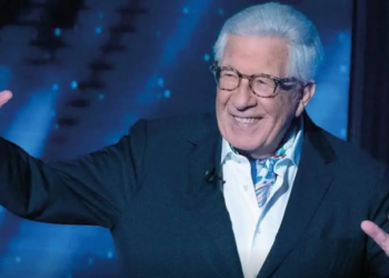 Morre Peppino di Capri, ícone da música italiana, aos 86 anos