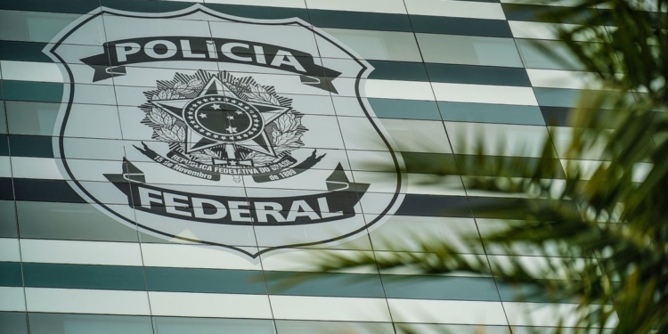 Em manifestação escrita, Flávio Bolsonaro nega ter caluniado Lula