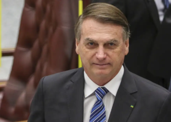 Alexandre de Moraes decide manter Bolsonaro em prisão domiciliar